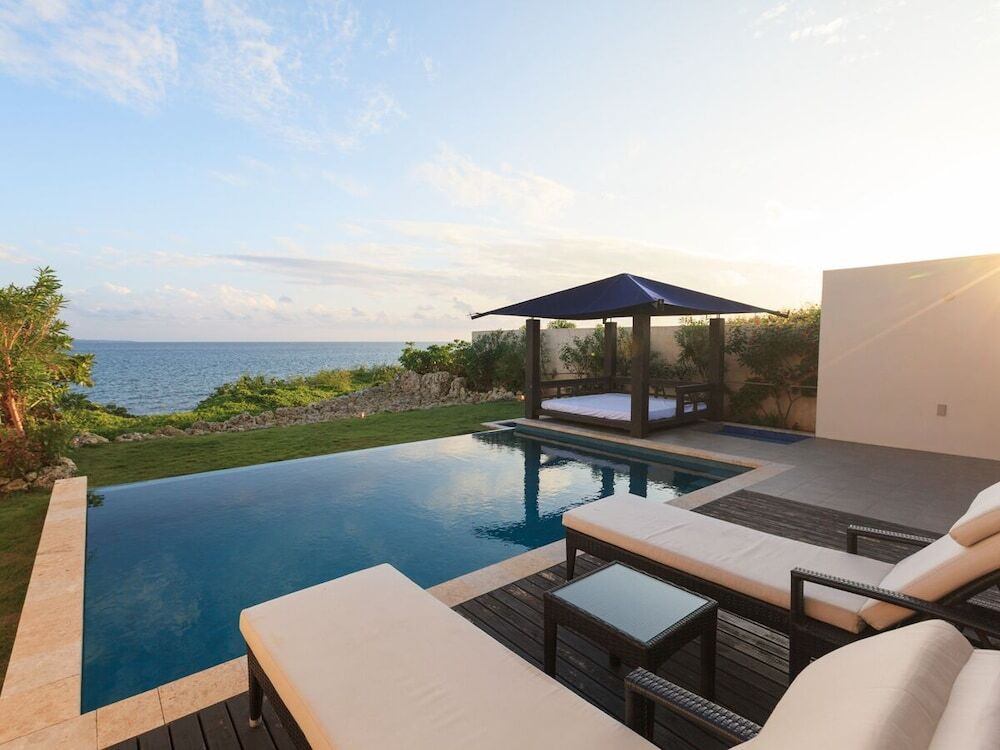 ガゼボに温水プール、ミストサウナ付きの贅沢ヴィラ♡4235118