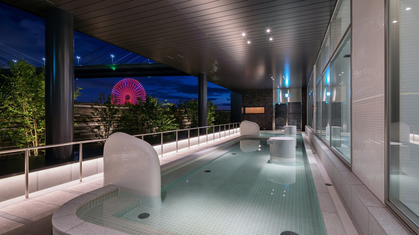 テーマパークではしゃいだ後にサウナで疲れを癒して♪4234746