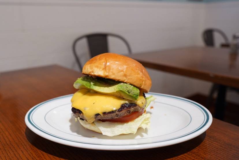 ボリューム満点の
ハンバーガーランチ / 1