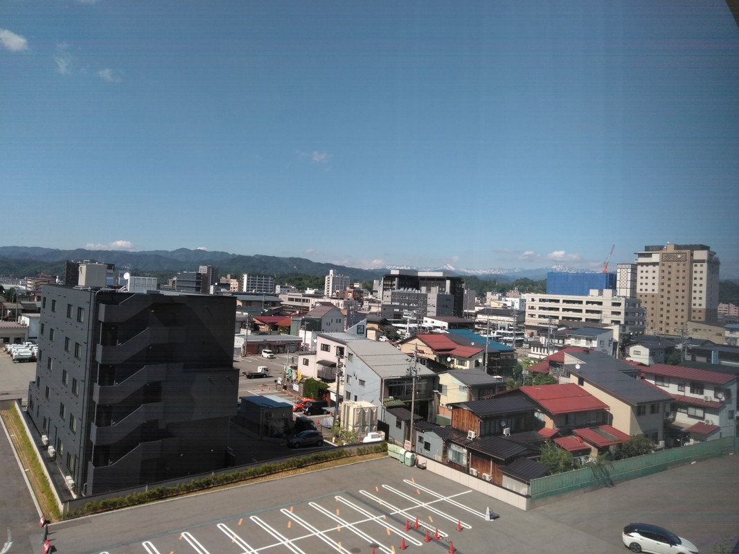 桜凛閣の部屋からの眺め。北アルプスが見えます。