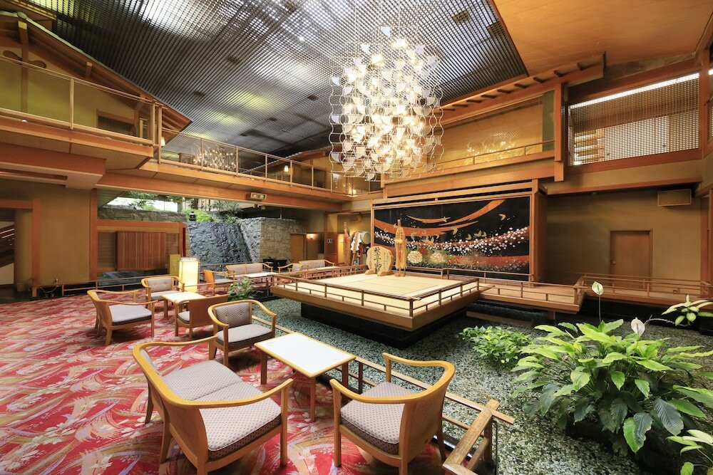 昔ながらの大型温泉旅館でゆるりと寛ぐ3911782