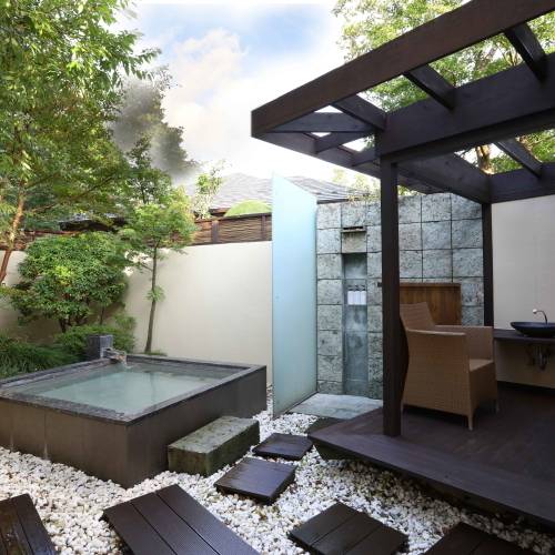 貸切露天風呂や
ラウンジで羽を伸ばす / 1