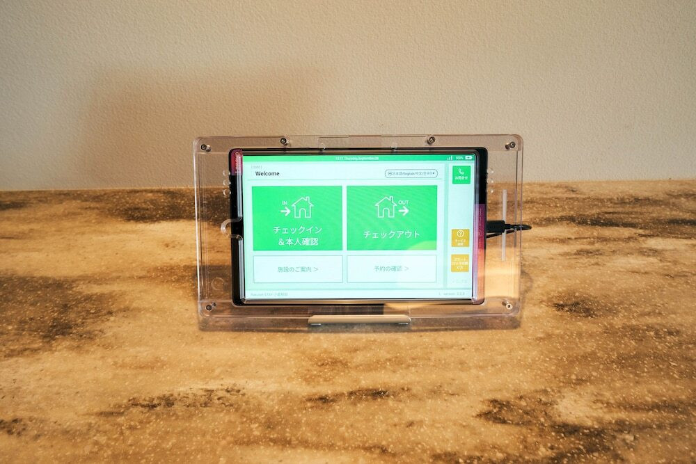 チェックイン / チェックアウト キオスク