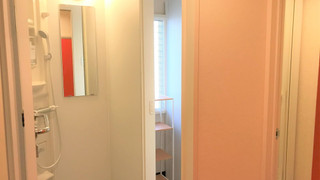 ダブルルーム　共用バスルーム