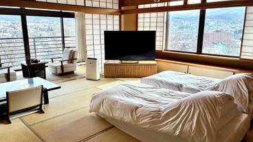 客室 / 18