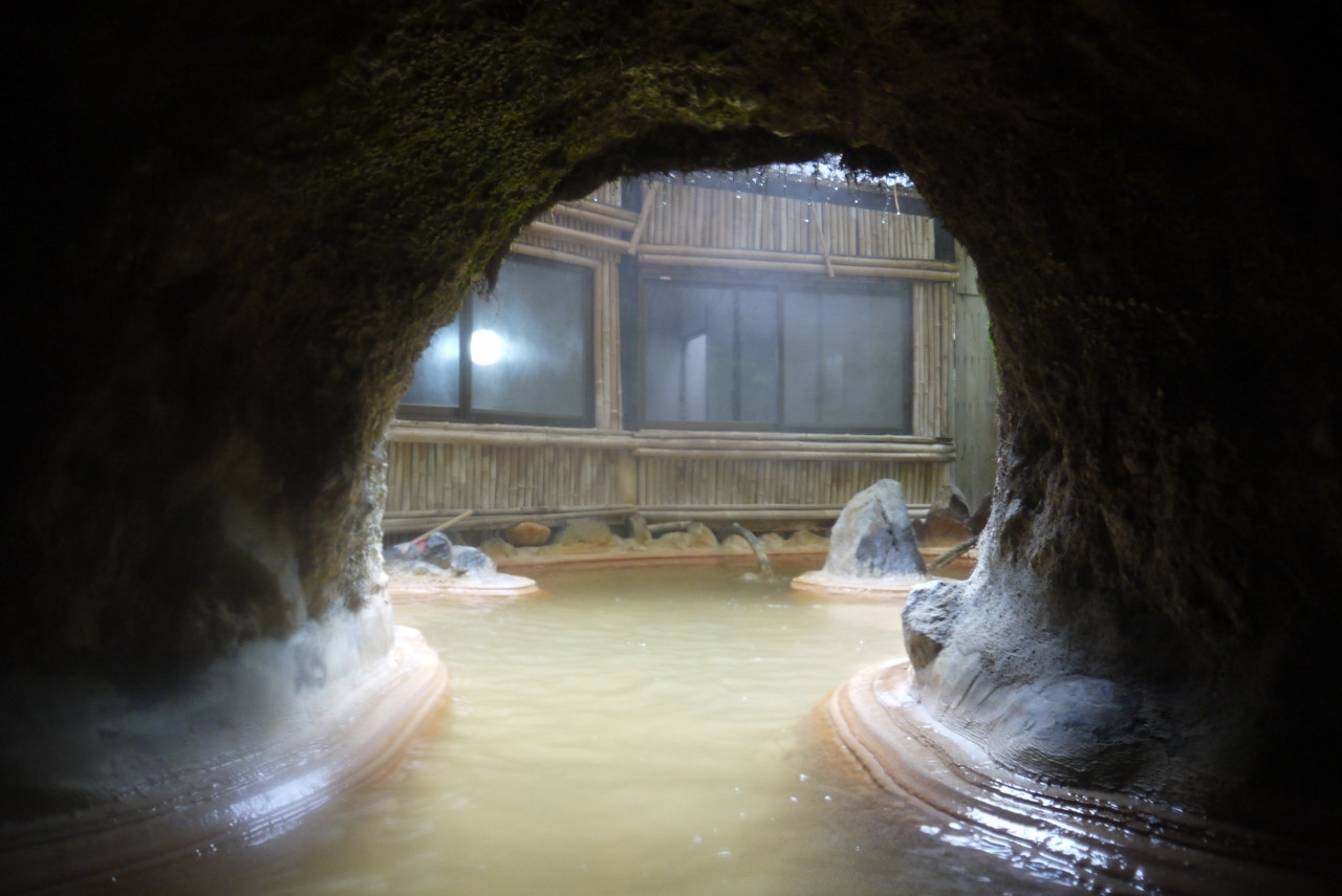 手掘りの大洞窟風呂は異世界への入り口!?4244336