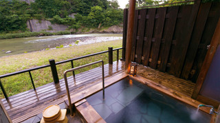 【離れ貴賓室・藤の荘】16畳＋12畳＜天然温泉露天風呂＞ [和室] [禁煙] [マウンテンビュー] [リバービュー]