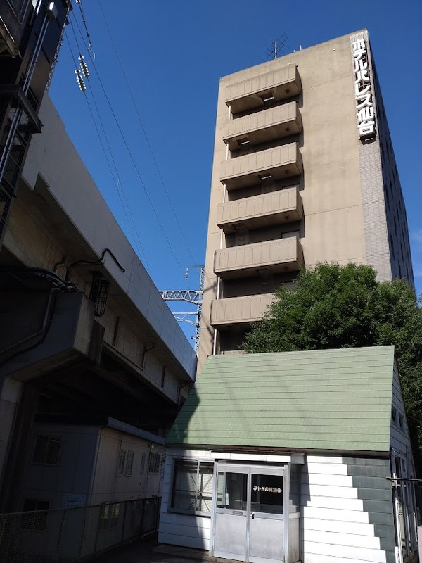 東北新幹線の高架に隣接