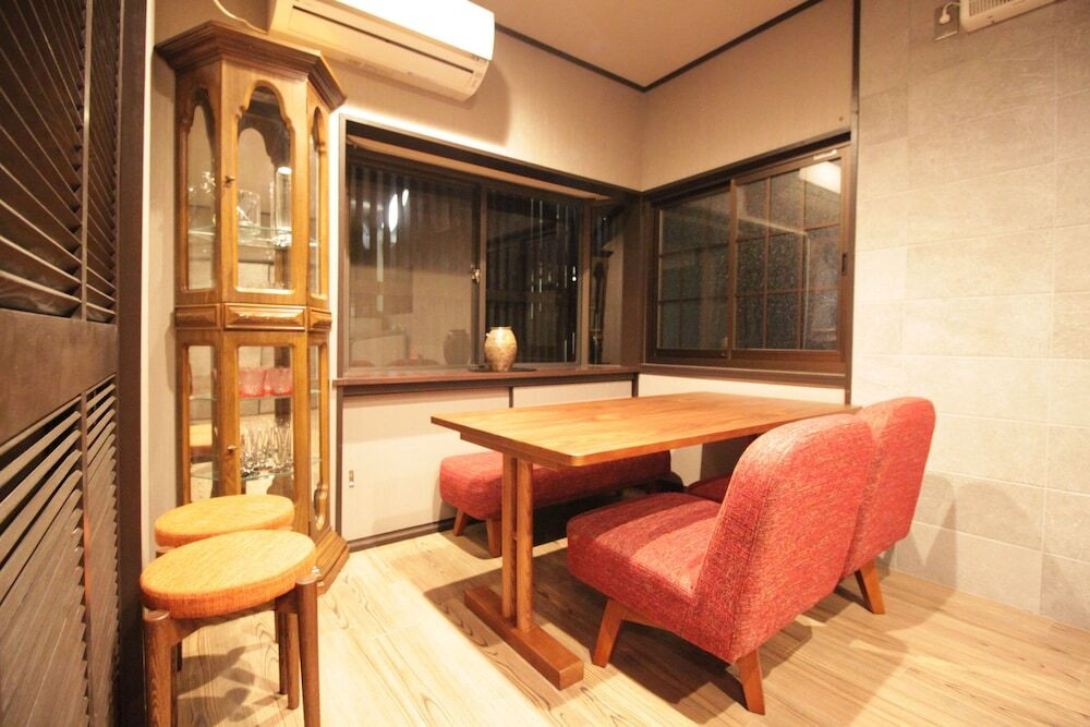 客室内のダイニングエリア