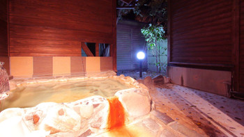Relax at ryokan and hotels with rooms featuring open-air baths3371095