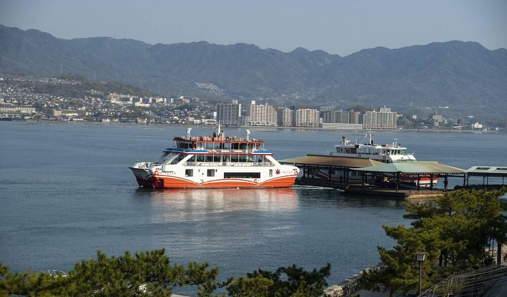 宮島発着のフェリー / 1