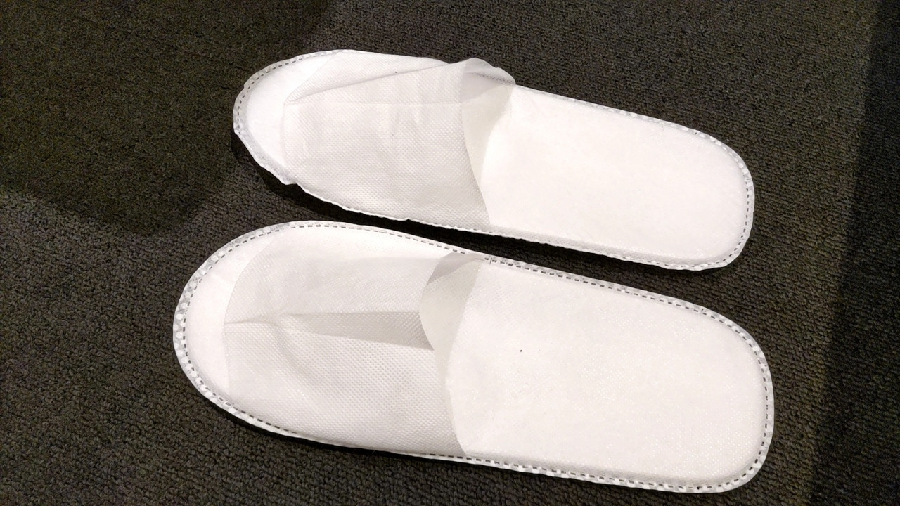 使い捨てスリッパは超薄手