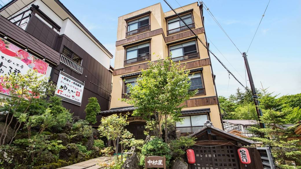 猫たちに出迎えられ
楽しくチェックイン / 3