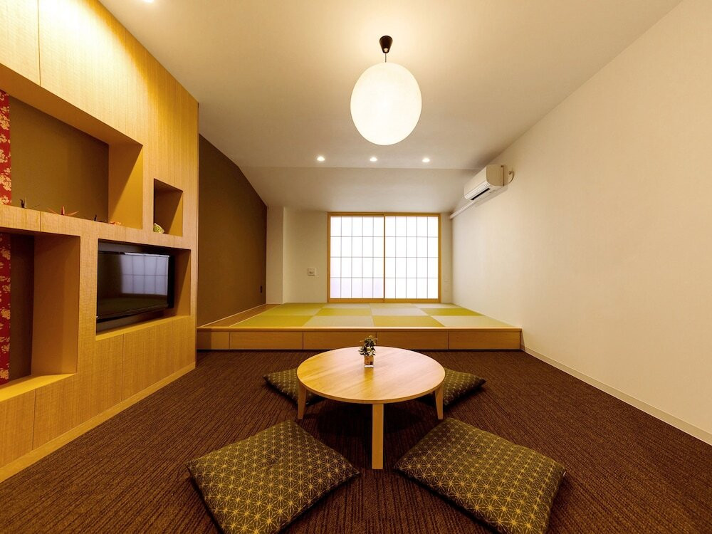 客室内のダイニングエリア