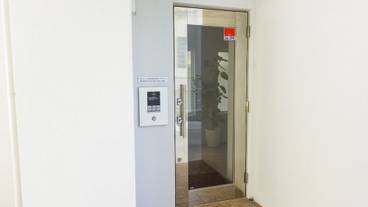 施設の入り口 / 3