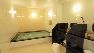 屋内スパ浴槽 / 1