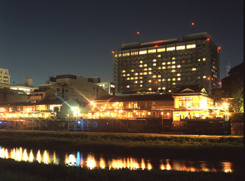 4.パノラマで京都市内の夜景を満喫「京都ホテルオークラ」3450031