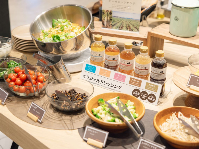 無添加のオリジナルドレッシングはイタリアンや梅しそ、和風玉ねぎなど全5種類