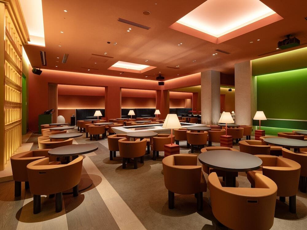 ラウンジ
