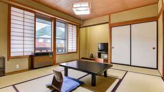 和室 スーペリアルーム 共用バスルーム