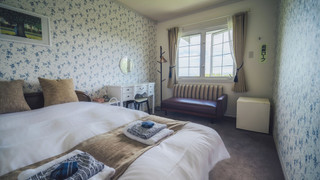 デザイン ルーム ダブルベッド 1 台 パーシャルシービュー