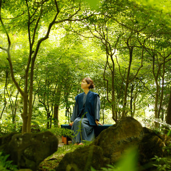 食後も朝ののんびりとした時間を楽しんで3709283