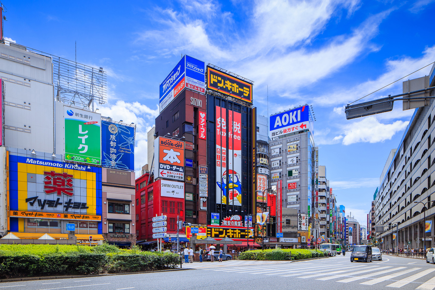 池袋駅　東口駅前の風景