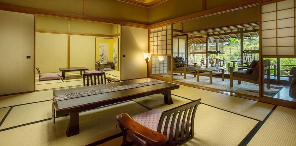 お部屋食または個室料亭で2人きりを満喫♪4239369