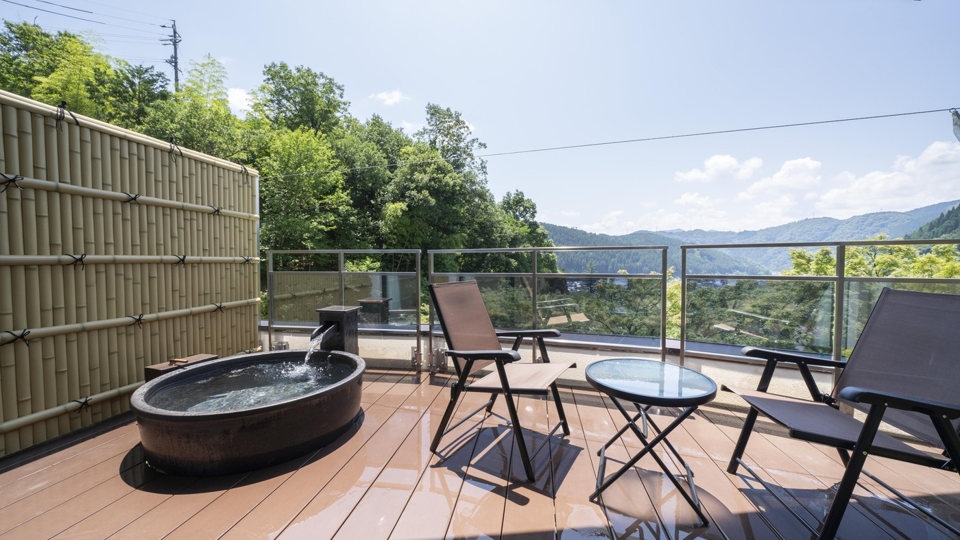 城下町を見渡せる高台にあるお宿3938802