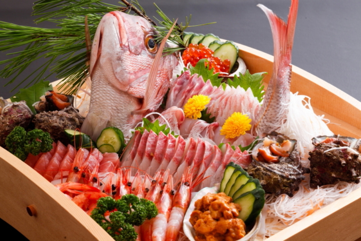 創業60余年の鮮魚店を営むご主人が、松葉ガニなどの魚介を厳選！3461557