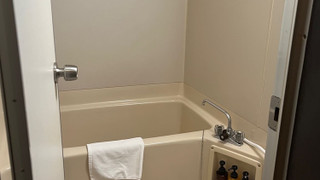 部屋タイプ指定なし (シングルもしくはツイン) 禁煙 ※客室の割り当ては空室状況により決定されるため, 掲載の写真と実際の客室は異なる場合がございます。