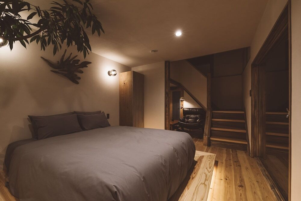 崖の家 KONAGATA 2 寝室①