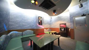 カラオケルーム / 4