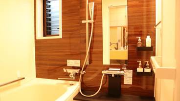 Bathroom / 14