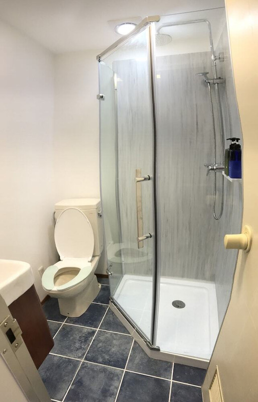 バスルームのシャワー