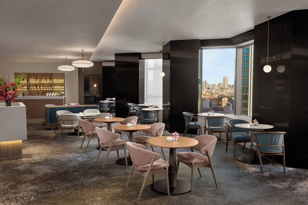 都内最大級の広さを誇るクラブラウンジ。富士山まで見渡せるかも!?4756585