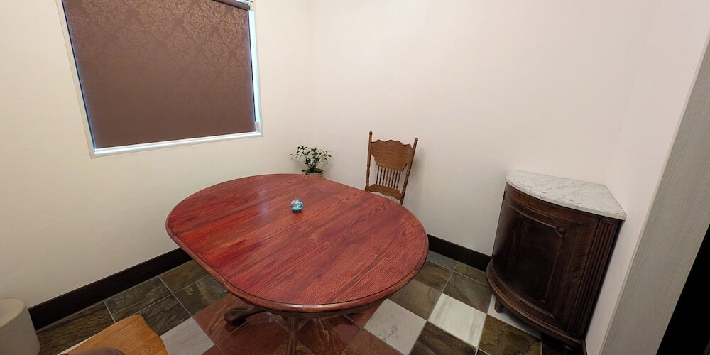 客室内のダイニングエリア