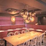 館内のソファ / 1