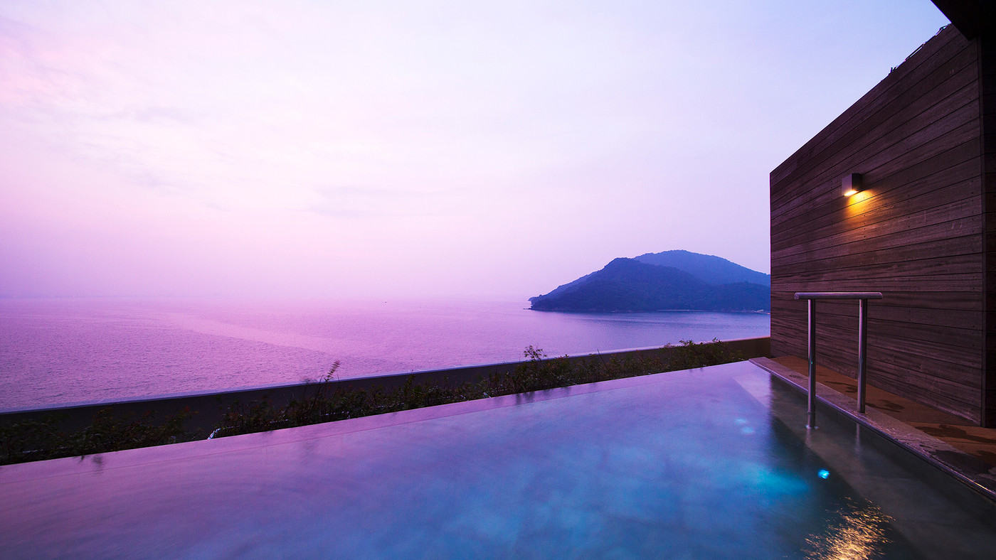 客室のジャグジー露天風呂から眺める海の絶景3563673