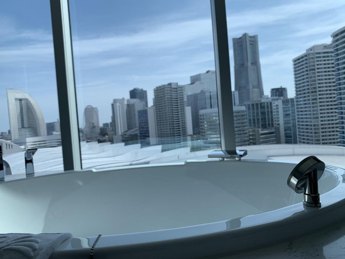 美景を眺めながらお湯に浸かる贅沢なひと時を