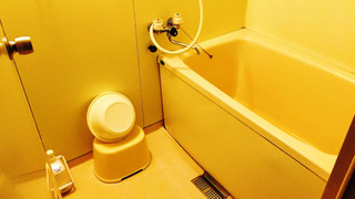 和室8畳　バストイレ付き