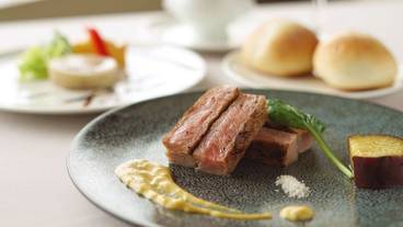 食事・飲み物 / 12