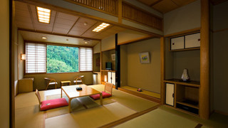 和室2間続き（和室8畳＋続きの間6畳）パウダールーム付き