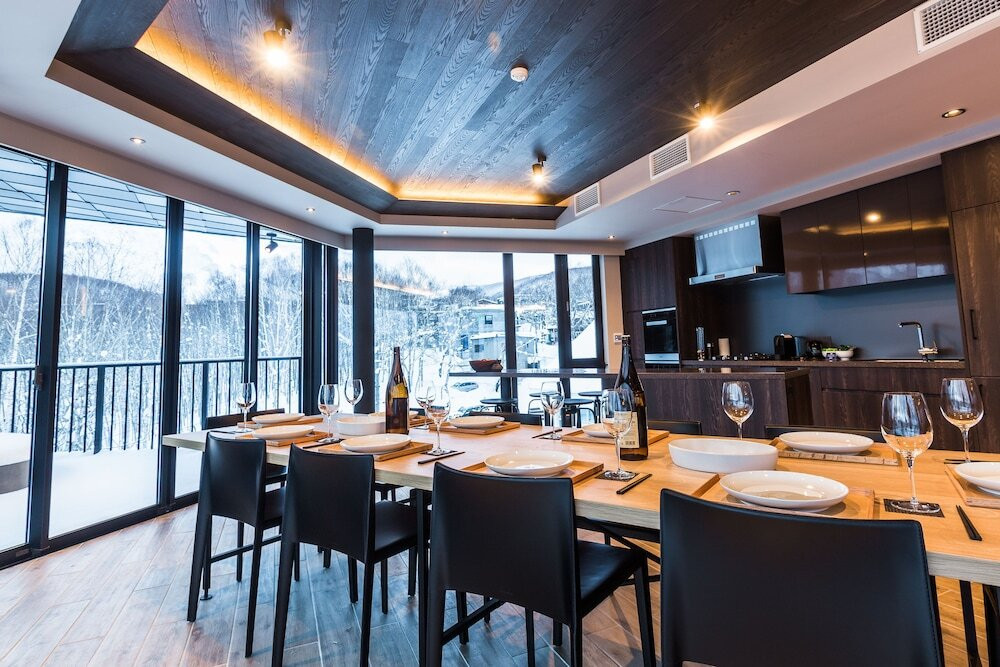 客室内のダイニングエリア