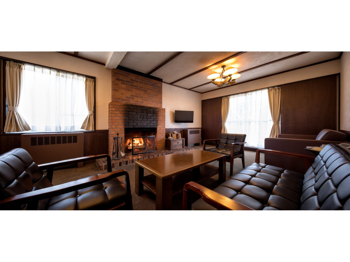 歴史を感じながら過ごす温もりある本館3699155