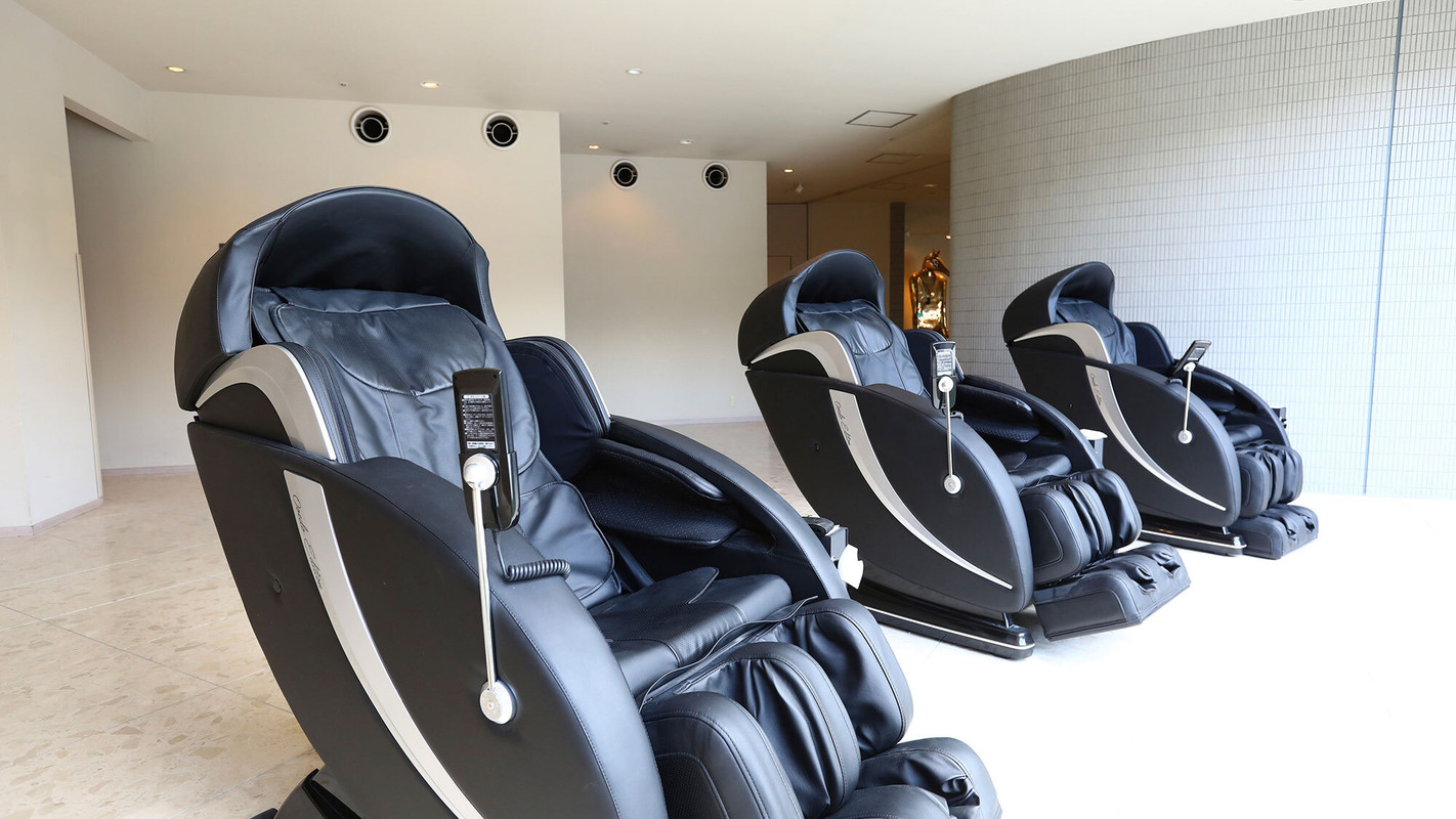 無料マッサージチェアコーナー