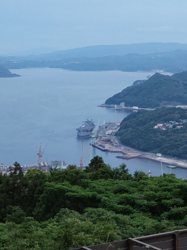 部屋から和佐世保湾が一望