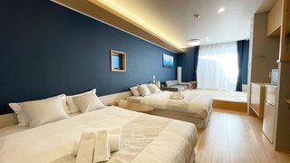 デラックス ファミリールーム 201号室 禁煙 (シングル布団2組は部屋に常備していない為、事前にリクエストが必要)