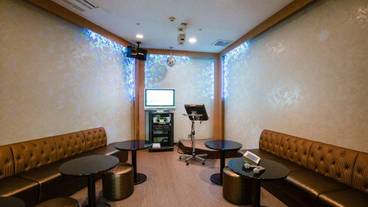 カラオケ ルーム / 4