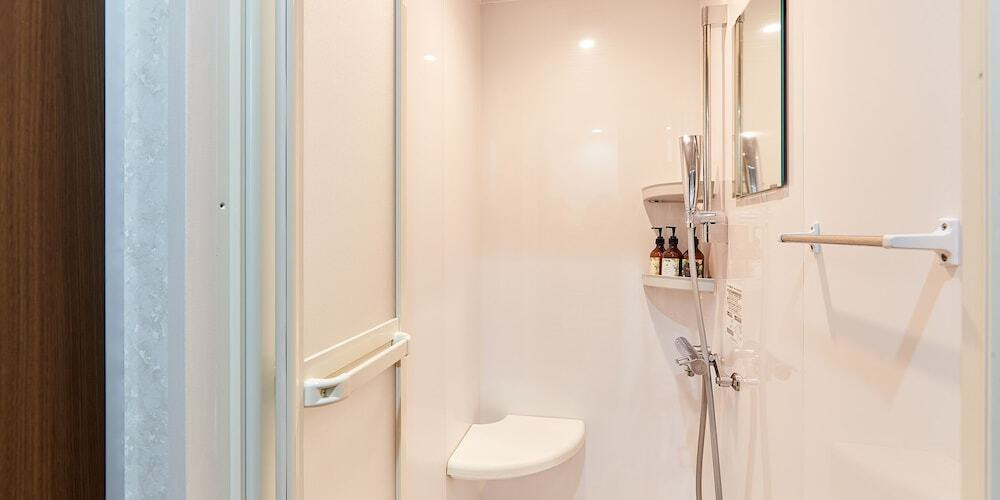 バスルームのシャワー